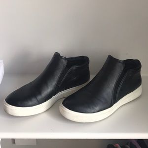 Dr Scholl’s - Super comfy!